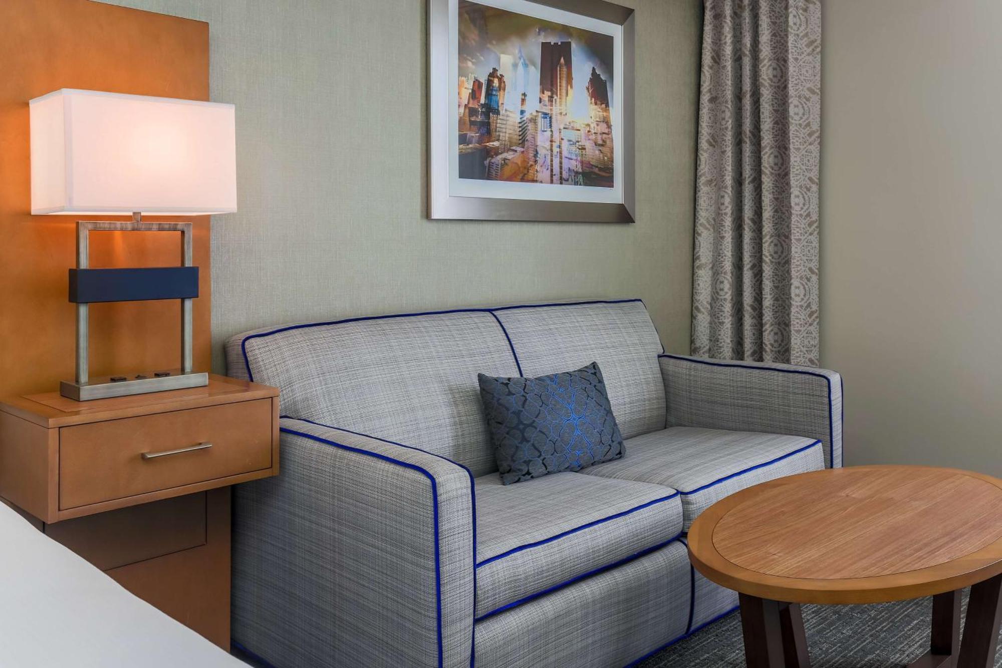 Отель Doubletree By Hilton Atlanta Airport Экстерьер фото