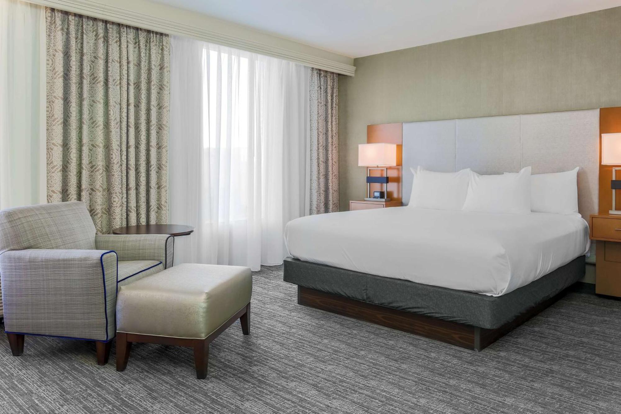 Отель Doubletree By Hilton Atlanta Airport Колледж Парк Экстерьер фото