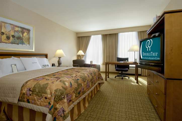Отель Doubletree By Hilton Atlanta Airport Номер фото
