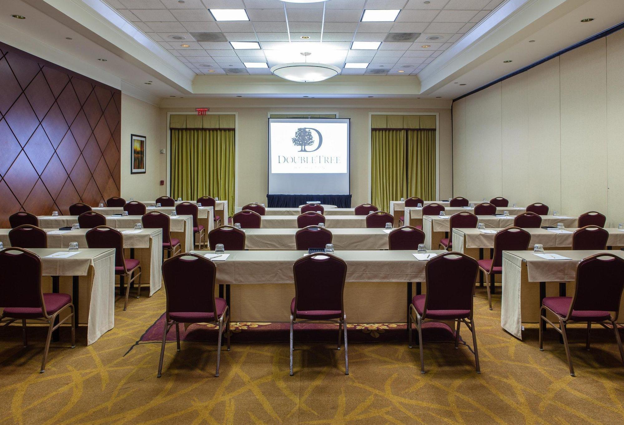 Отель Doubletree By Hilton Atlanta Airport Колледж Парк Экстерьер фото