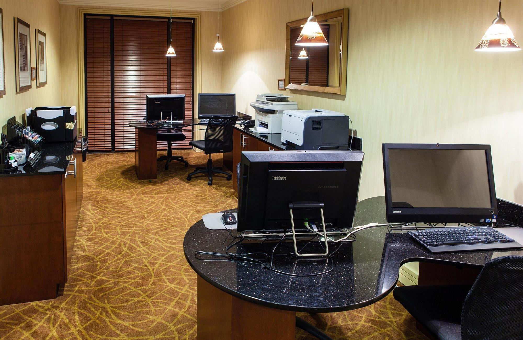 Отель Doubletree By Hilton Atlanta Airport Колледж Парк Экстерьер фото
