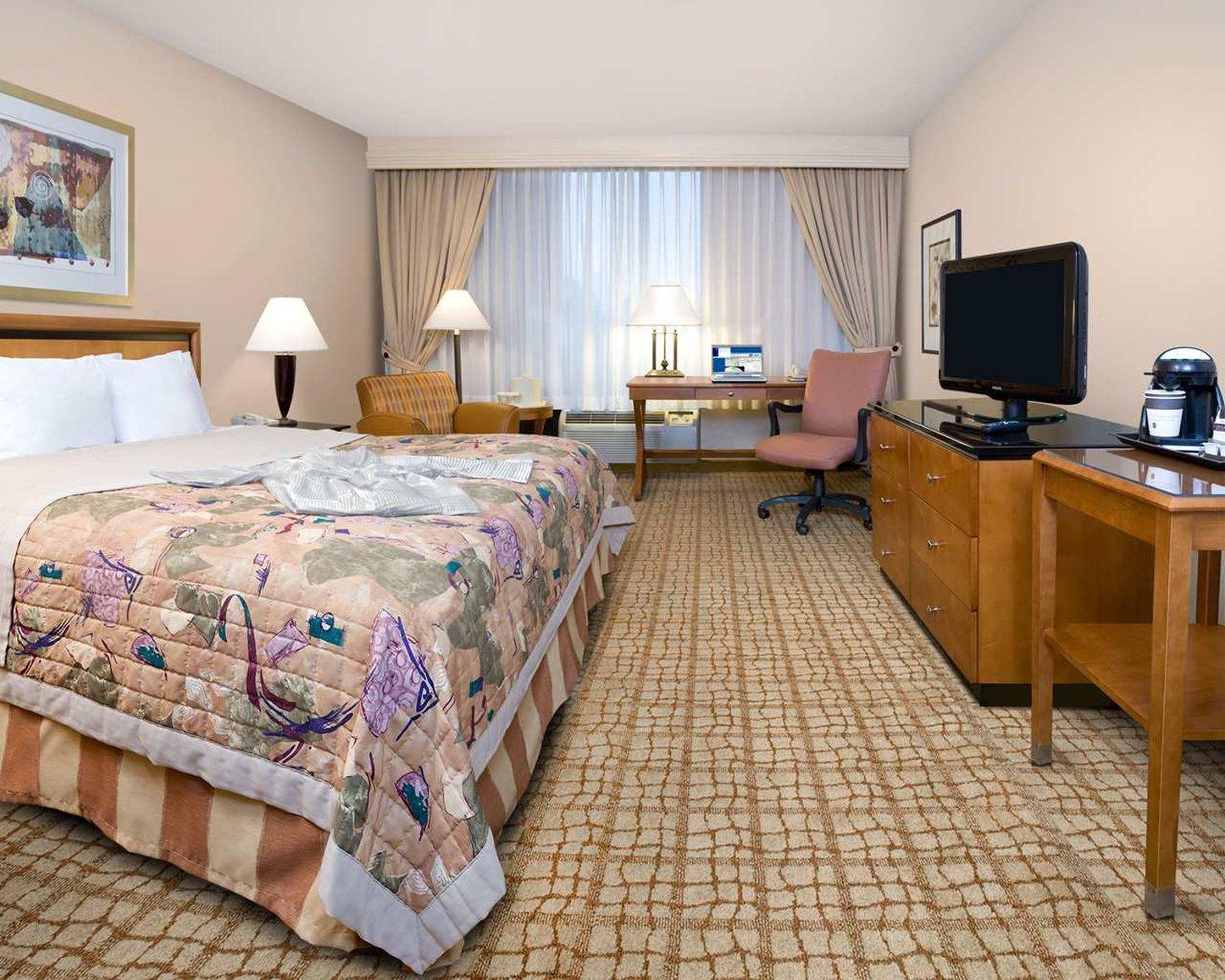 Отель Doubletree By Hilton Atlanta Airport Колледж Парк Экстерьер фото