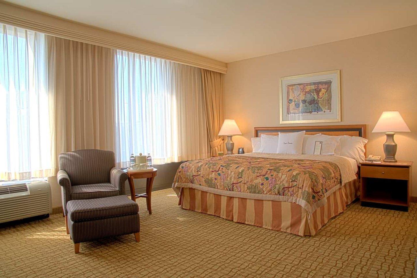 Отель Doubletree By Hilton Atlanta Airport Колледж Парк Экстерьер фото
